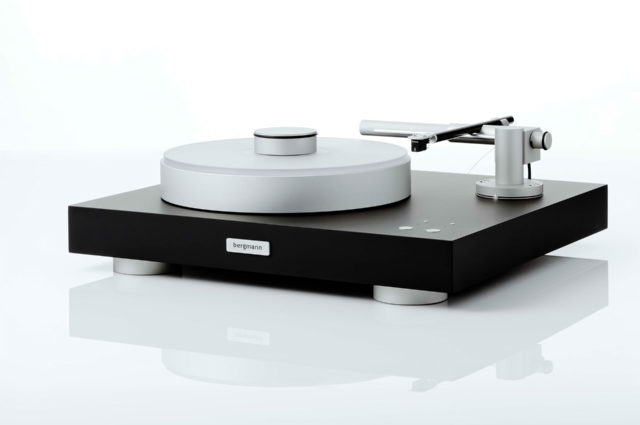 Magne Turntable And Tonearm Black Edition Design By BergmannAudio